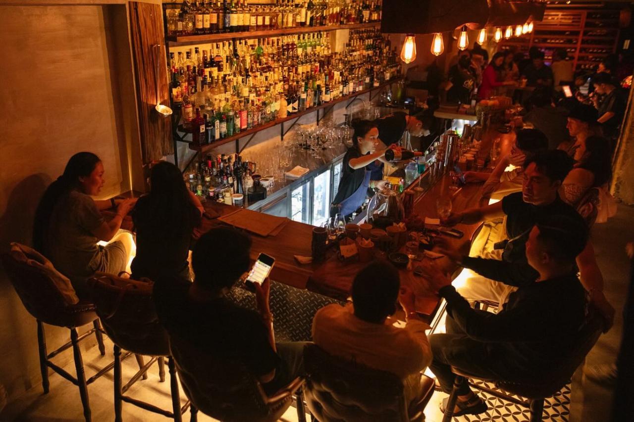 The Alley Cocktail Bar & Kitchen - Top hidden bars in District 1